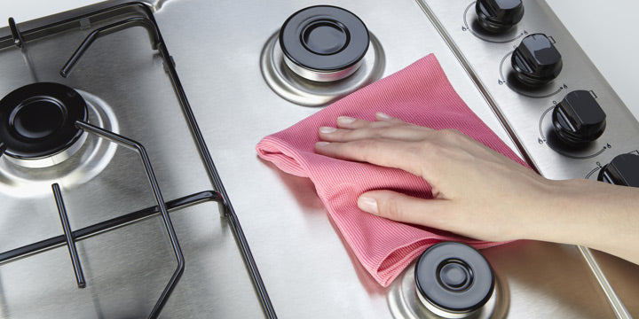 6 maneras de limpiar una cocina de acero inoxidable