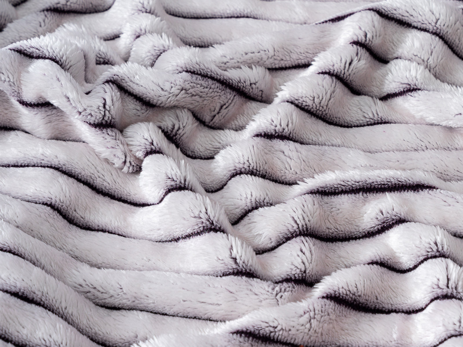 Cobija Glam Microfleece Queen #Color_PlataGrisAcanalada