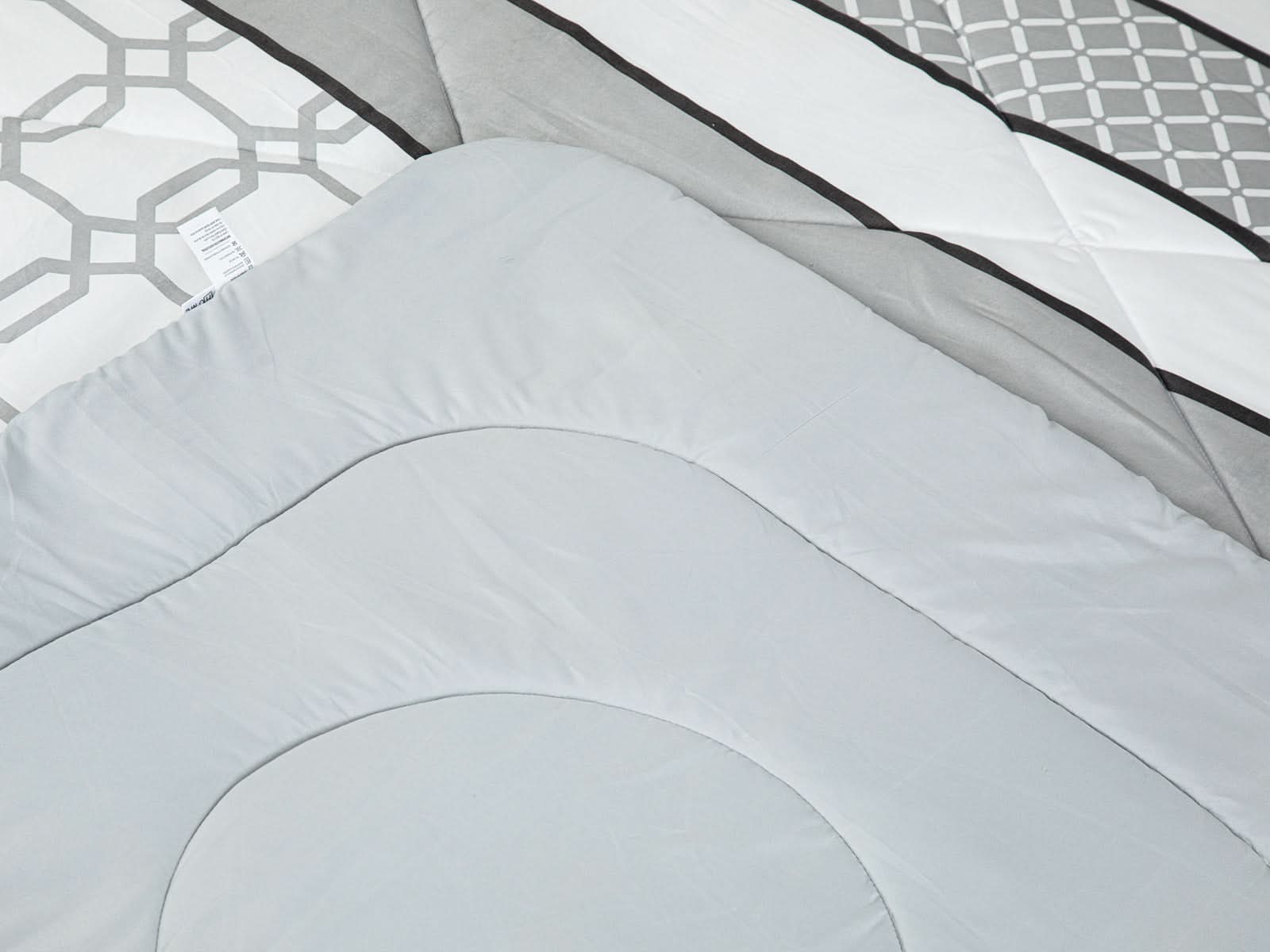 Edredon Abbey Microfibra Blanco Con Franjas Gris