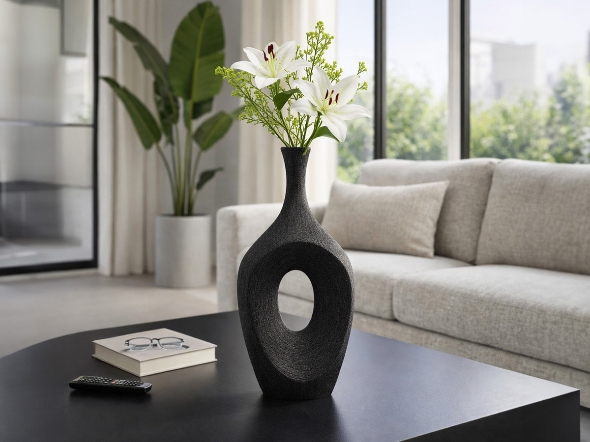 Jarron Negro de Ceramica Calado