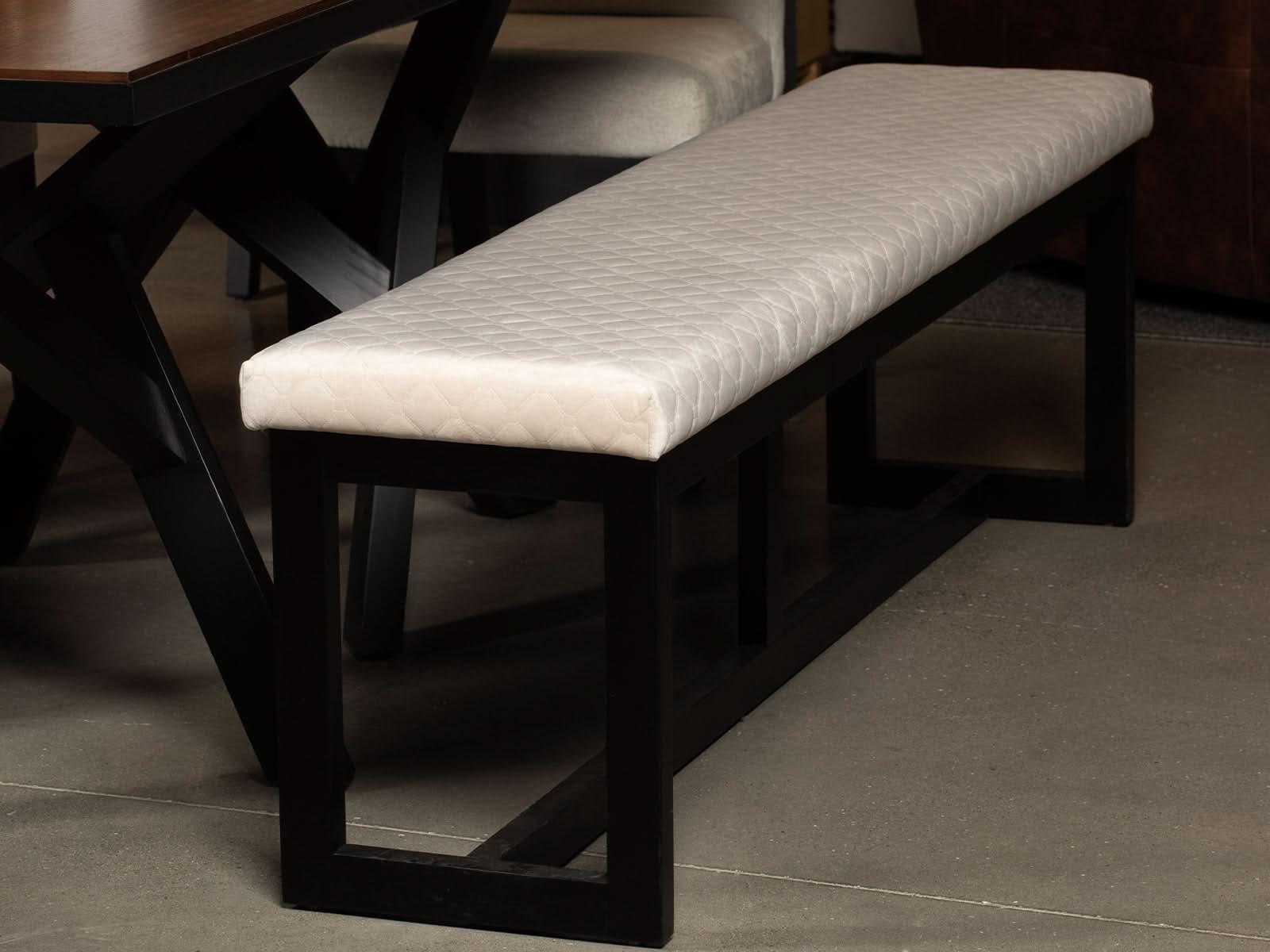 Banco Calabria #Color_FloralWhite"T2200"