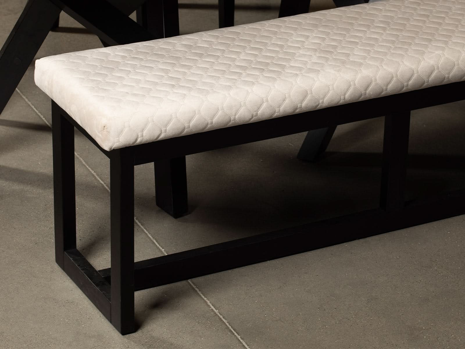 Banco Calabria #Color_FloralWhite"T2200"