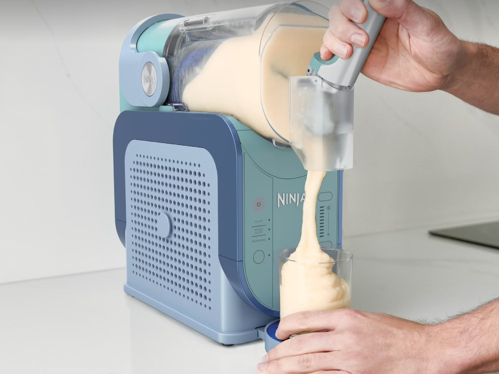 Máquina de Bebidas Congeladas Slushi 3 en 1 72 ozs Ninja