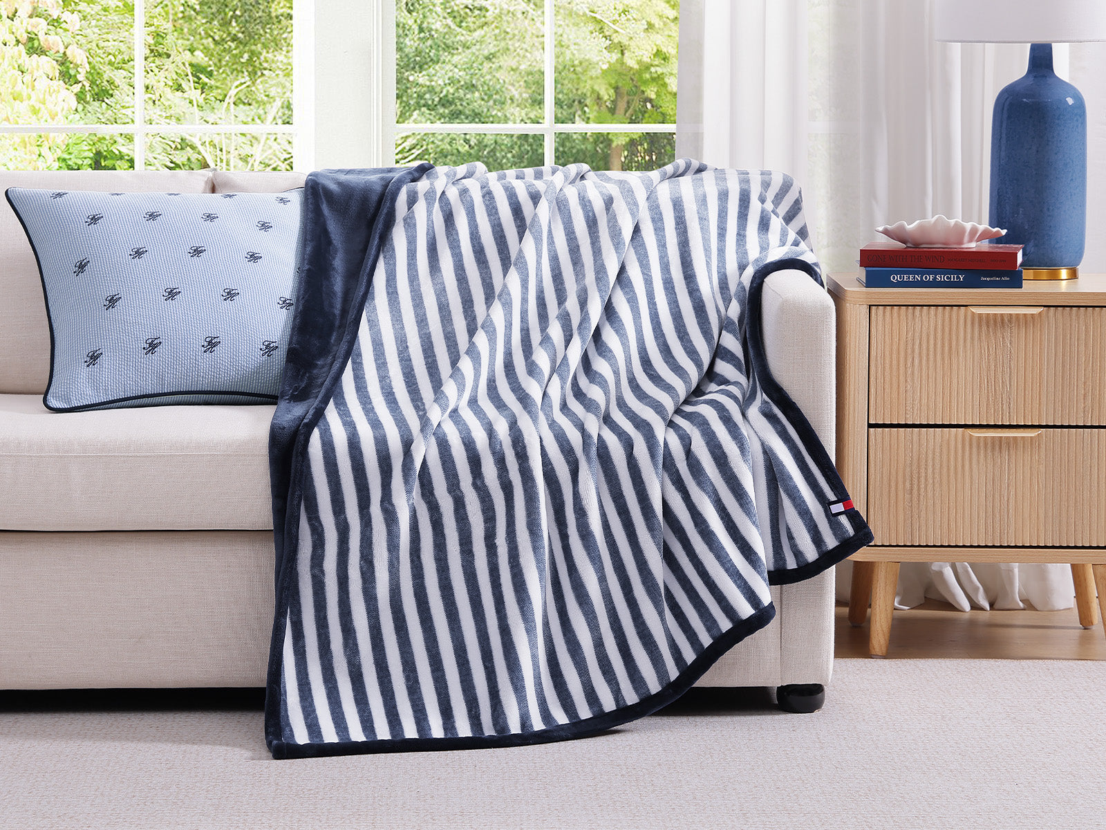 Manta Tommy Hilfiger  #Color_Lineas Azules Blancas
